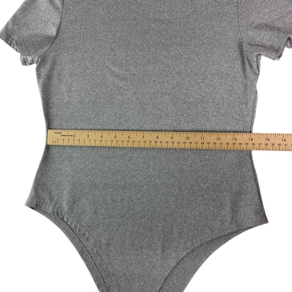 Women’s Gray Short Sleeve Bodysuit Size Large Stretchy Fitted Snap Closure - Picture 6 of 9